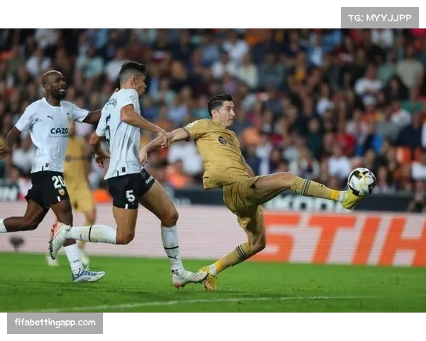 莱万头球绝杀显威力 巴萨锋线拥有多种武器